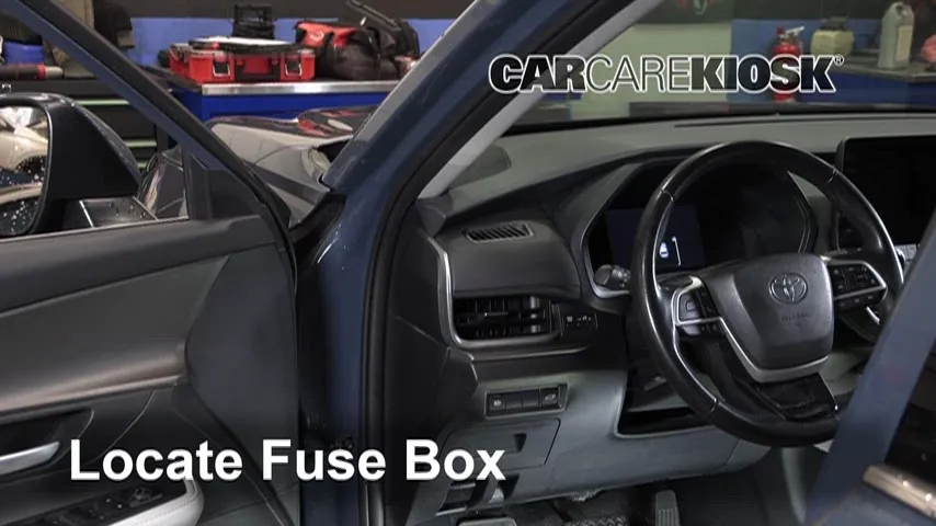 2024 Toyota Grand Highlander XLE 2.4L 4 Cyl. Turbo Fusible (intérieur)